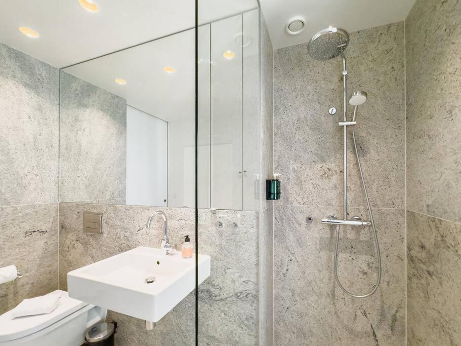 Chic Atelier With Breathtaking Waterfront Lejlighed København