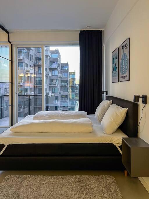 Chic Atelier With Breathtaking Waterfront Lejlighed